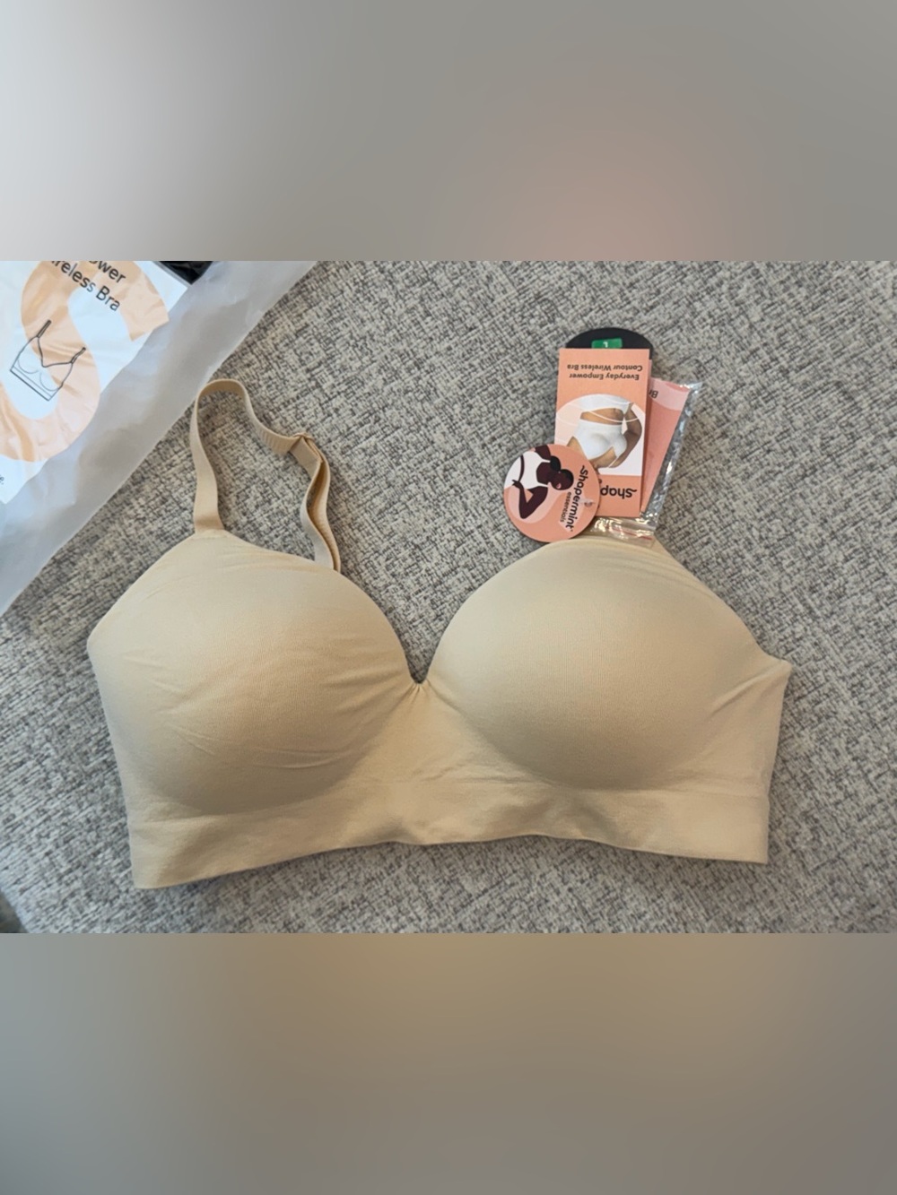Shapermint Essentials Everyday Empower Contour Wireless Bra Beige  L/G Seamless
